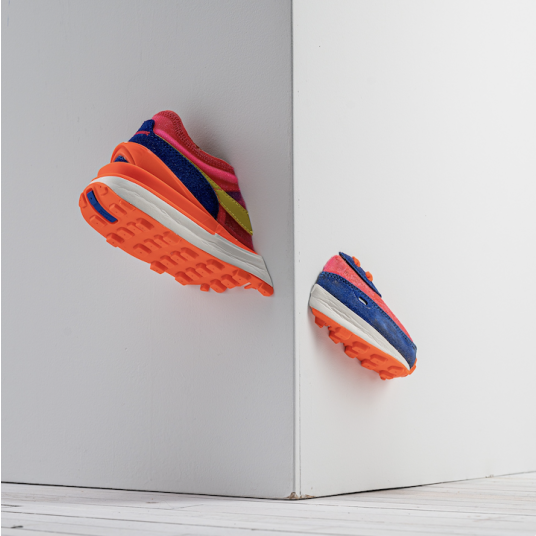 aus der Escape Velocity Serie: Sn I ker Sculpture