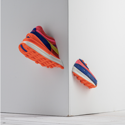 Fabian Oefner, aus der Escape Velocity Serie: Sn I ker Sculpture